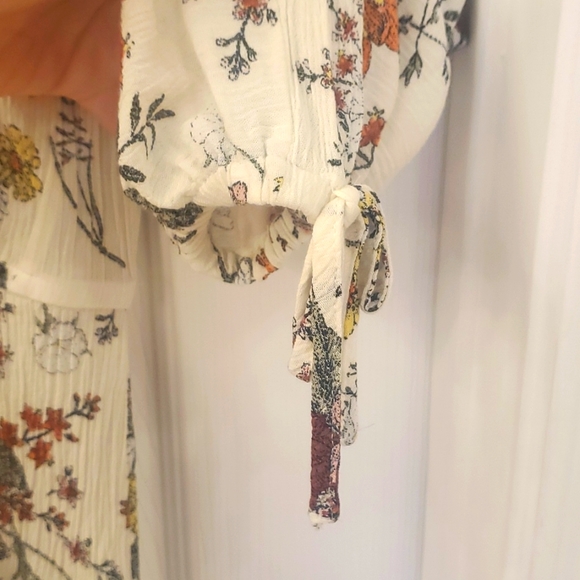Bohemian Flowy Floral top - medium - Picture 8 of 9